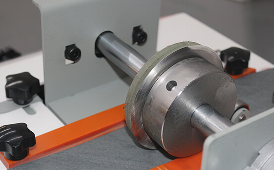 Машина для продольной резки кромкооблицовочных полос (10)