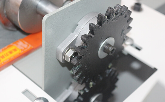 Машина для продольной резки кромкооблицовочных полос (1)